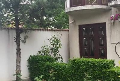 Casă cu 4 camere cu Teren 1800 Mp în Podari - 1