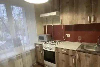 Garsonieră decomandată în Girocului