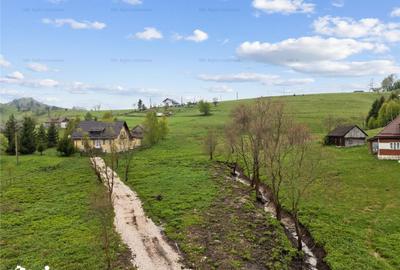 Teren de 1355 mp, în Fundata - 7