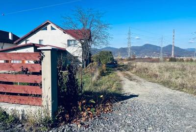 Teren de 1700 mp, în Central - 2
