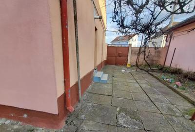 Apartament cu 3 camere decomandat în Pârneava - 2