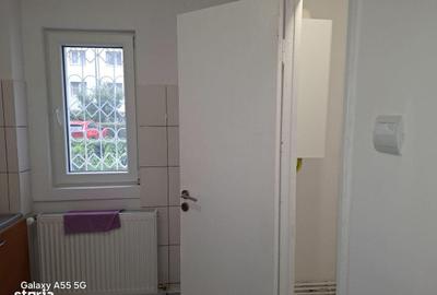 Apartament cu 2 camere semidecomandat în Florilor