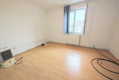 Vand apartament 3 camere in Hunedoara, zona garii, 55000 euro neg - 1