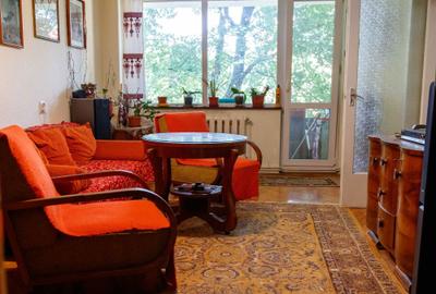 Apartament cu 3 camere decomandat în 7 Noiembrie - 7