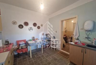 Casă cu 4 camere cu Teren 693 Mp în Central - 15