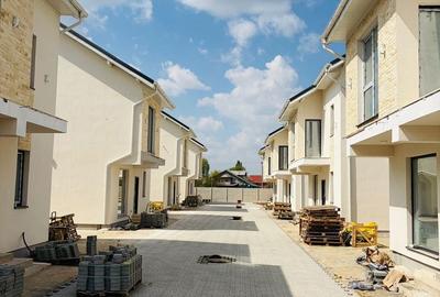 Casă cu 5 camere cu Teren 210 Mp în Central