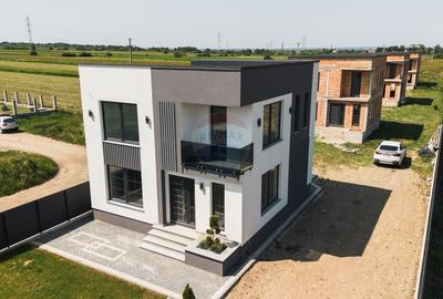 Casa / Vila  de vanzare in Radauti - 3