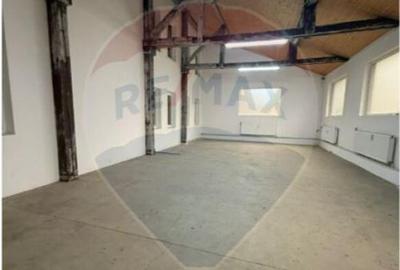 Spațiu comercial, de 100 mp, în Orașul de Jos