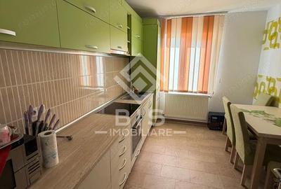Apartament cu 3 camere decomandat în Sud