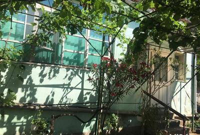 Casă cu 6 camere cu Teren 3444 Mp în Căstău - 1