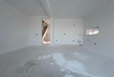 Casă cu 5 camere cu Teren 354 Mp în Moșnița Veche