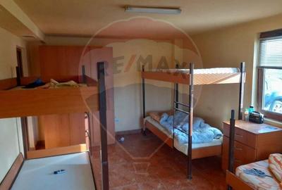 Casa 5 camere, teren 4748 m2 de vanzare - Varadia de Mures - 1