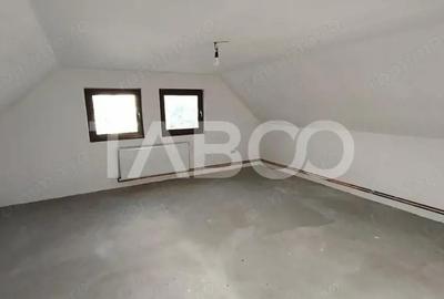 Casă cu 3 camere cu Teren 5039 Mp în Pianu - 2