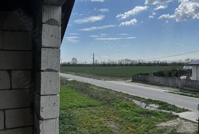 Casă cu 6 camere în Strejești - 2