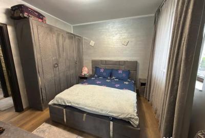 Apartament cu 3 camere semidecomandat în 9 Mai - 12