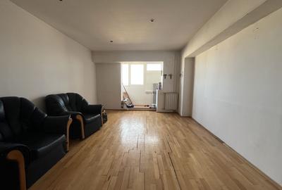 Apartament cu 4 camere decomandat în Complex Studențesc - 2