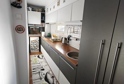 Apartament cu 3 camere semidecomandat, mobilat în Nicolina