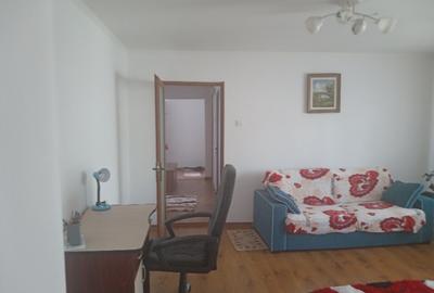 Inchiriez apartament cu 3 camere Mioveni langa Scoala Liviu Rebreanu