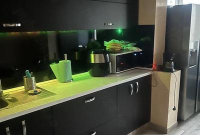 Apartament cu 3 camere decomandat în Marghiloman - 9