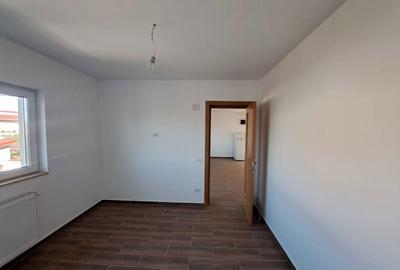 Apartament cu 3 camere semidecomandat în Cățelu - 8