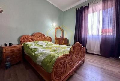 Casa renovata cu 4 camere la curte comuna | Iosefin - 2