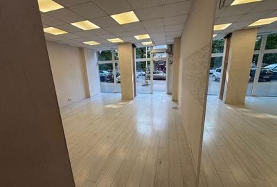 Spațiu comercial, de 40 mp, în Central - 7