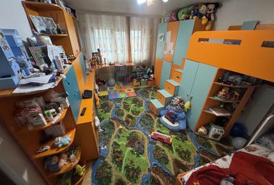 Apartament cu 3 camere decomandat, mobilat în CET - 5