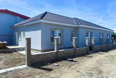 Duplex cu 3 camere cu Canalizare în Utvin - 1