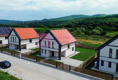 Casă individuală cu 4 camere cu Canalizare în Central - 1