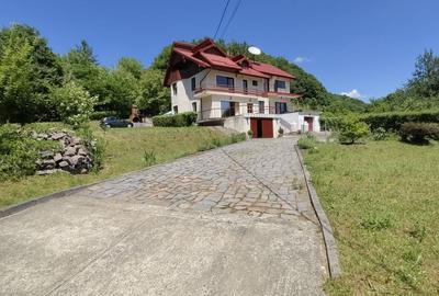 Casă individuală cu 4 camere în Vâlcele