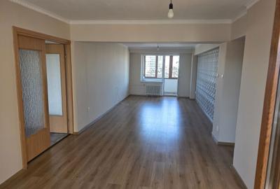 Apartament cu 3 camere decomandat în Decebal - 2