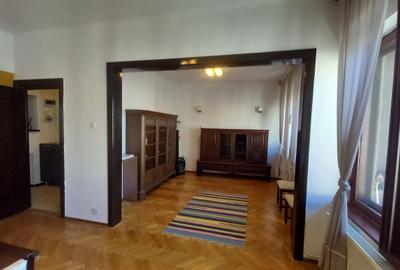 Apartament cu 3 camere decomandat, mobilat în Dacia