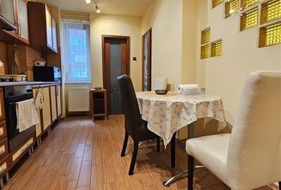 Apartament de inchiriat, 3 camere, structura mare, in bloc cu stalp, str. Grivit - 9