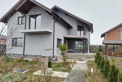 Casă cu Teren 200 Mp în Hinova - 2