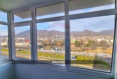 Apartament cu 2 camere semidecomandat, mobilat în Central