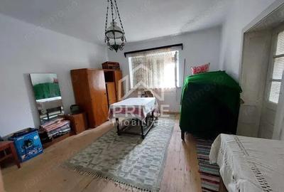 Casă cu 4 camere cu Teren 3077 Mp în Petrisat - 5