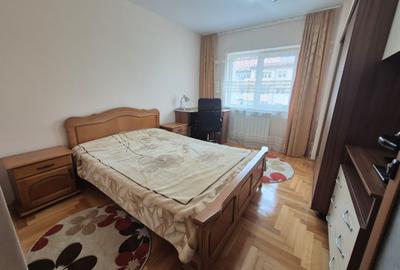Apartament cu 3 camere semidecomandat în Central - 3