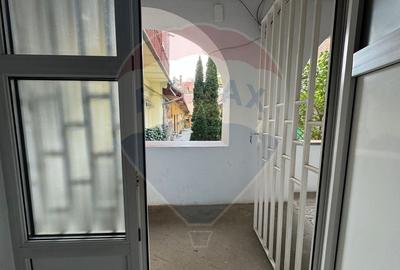 Spațiu comercial, de 96 mp, în Central - 8