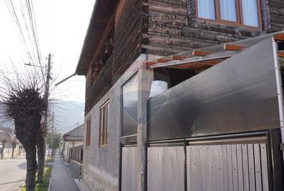Casă cu 6 camere cu Teren 551 Mp în Central