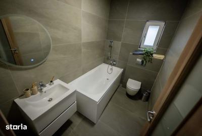Casă cu 4 camere cu Teren 300 Mp în Central - 1