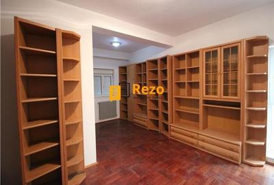 Vila impunatoare cu iesire la lac in Peris - 6