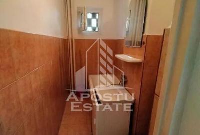 Apartament cu 2 camere, semidecomandat, etajul 2, zona Sa...