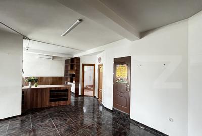 Casa de vanzare in Lazuri, ideala si pentru investitii