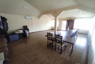 Casă cu 7 camere cu Canalizare în Central - 11