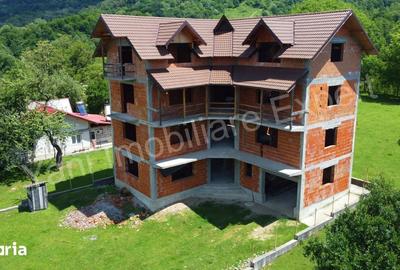 Casă cu Teren 1183 Mp în Corbeni - 9
