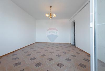 Apartament cu 3 camere decomandat în Traian - 2