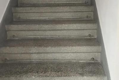 Casă cu 5 camere în Central - 1