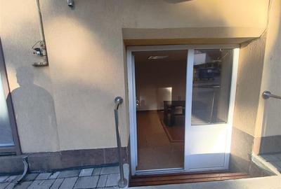 Spațiu comercial, de 25 mp, în Central - 4