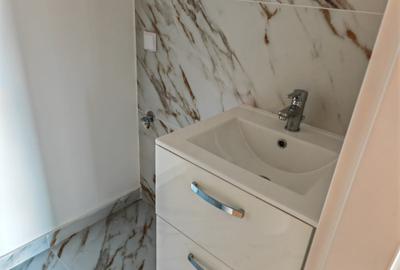 Apartament cu 3 camere semidecomandat în Tractorul - 14