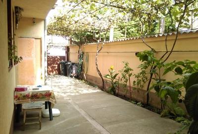 Vila 10 camere | Curte| Vitan | Metrou| Mihai Bravu 10' - 2